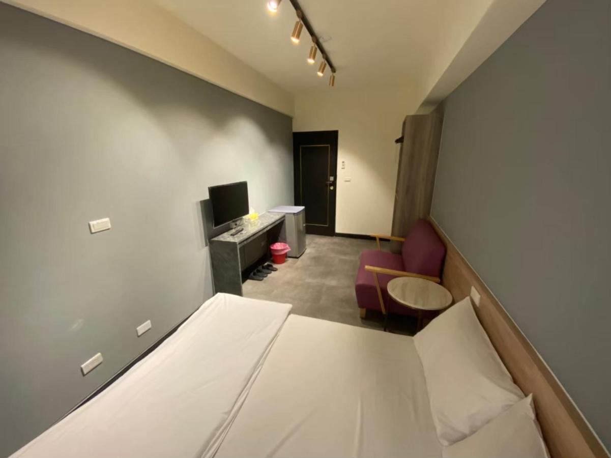 Fengjia Gift Box Homestay Тайчжун Экстерьер фото