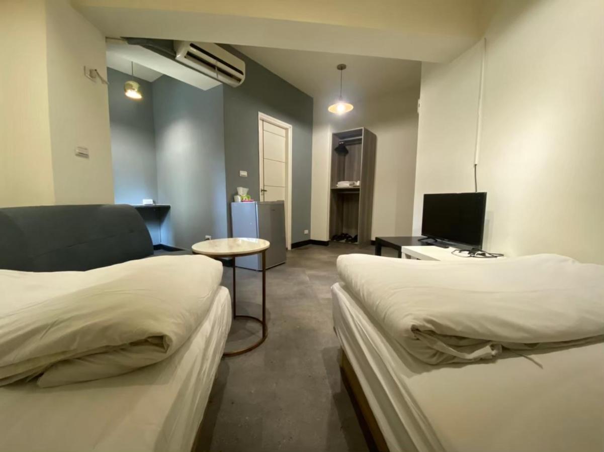 Fengjia Gift Box Homestay Тайчжун Экстерьер фото