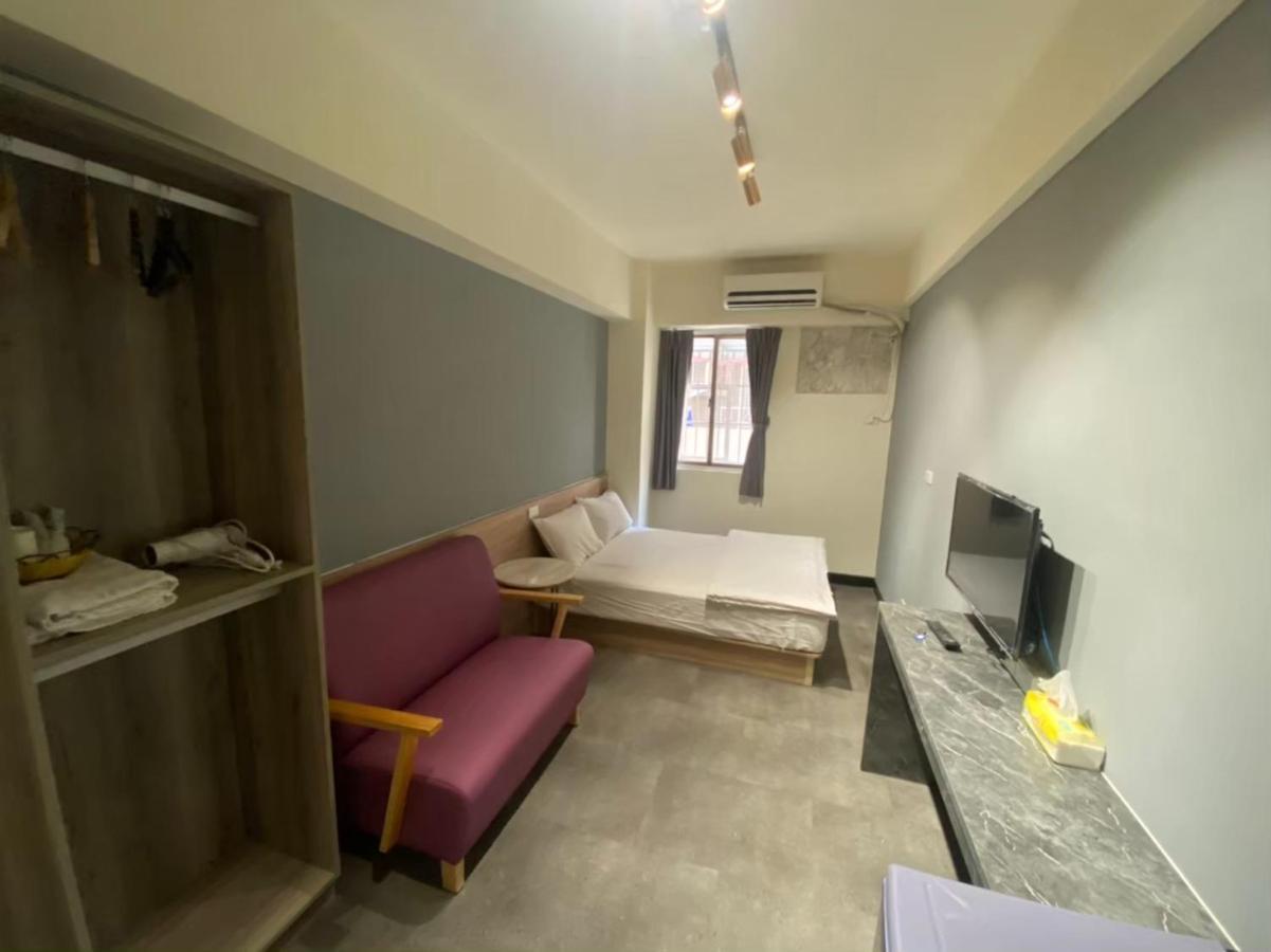 Fengjia Gift Box Homestay Тайчжун Экстерьер фото