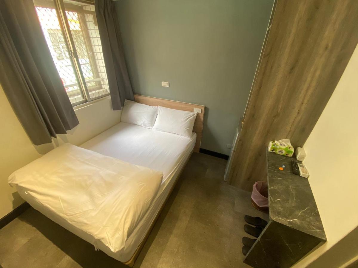 Fengjia Gift Box Homestay Тайчжун Экстерьер фото