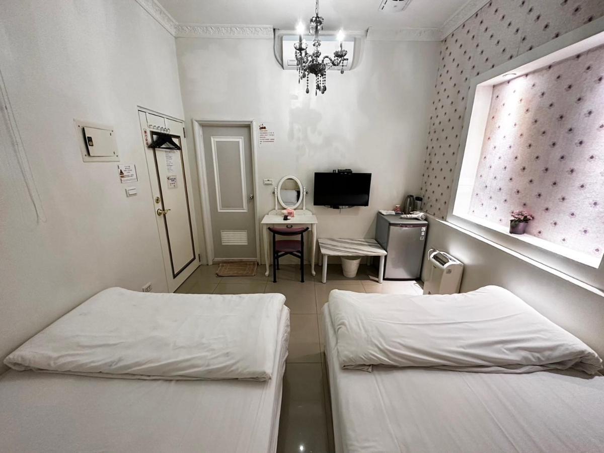 Fengjia Gift Box Homestay Тайчжун Экстерьер фото