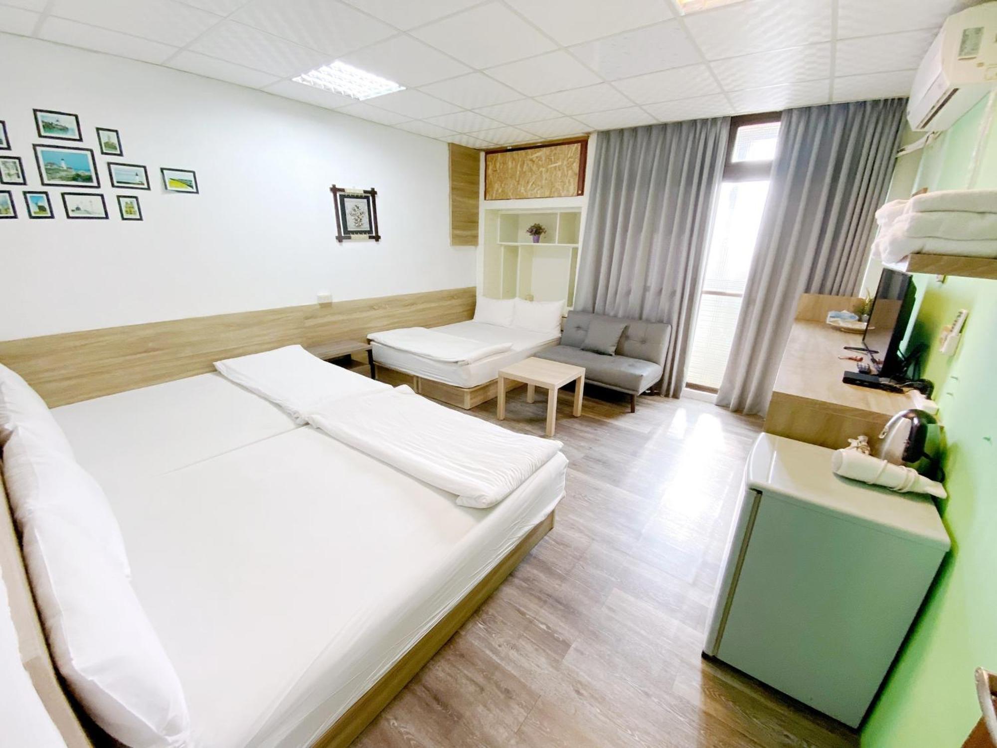 Fengjia Gift Box Homestay Тайчжун Экстерьер фото