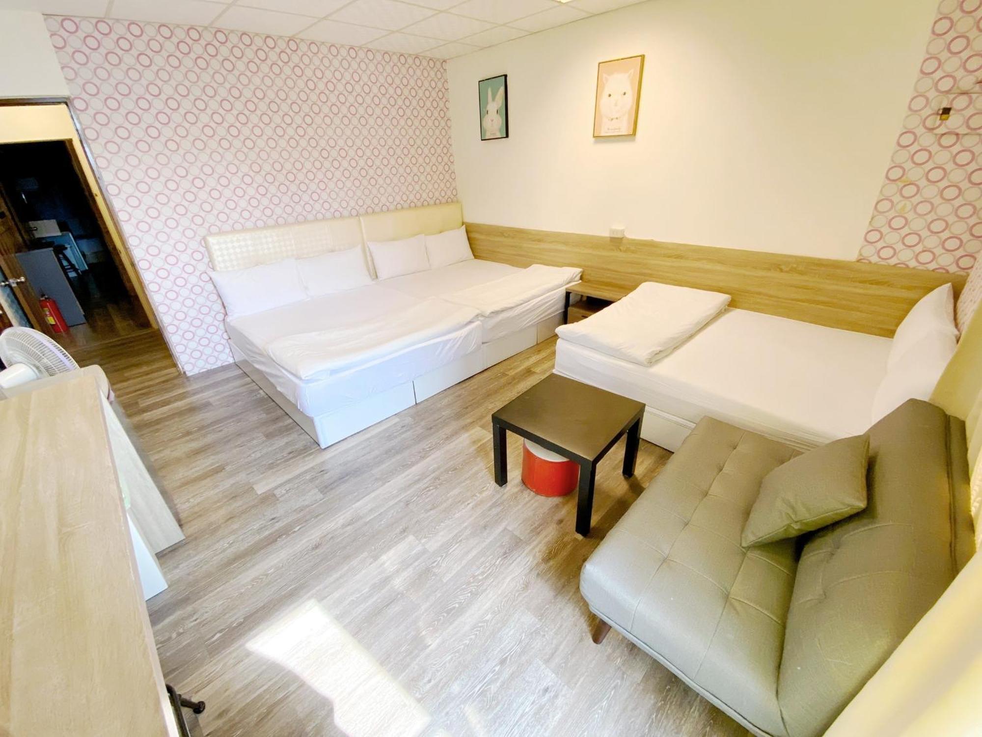 Fengjia Gift Box Homestay Тайчжун Экстерьер фото