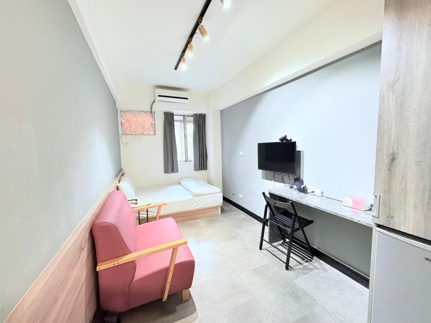 Fengjia Gift Box Homestay Тайчжун Экстерьер фото