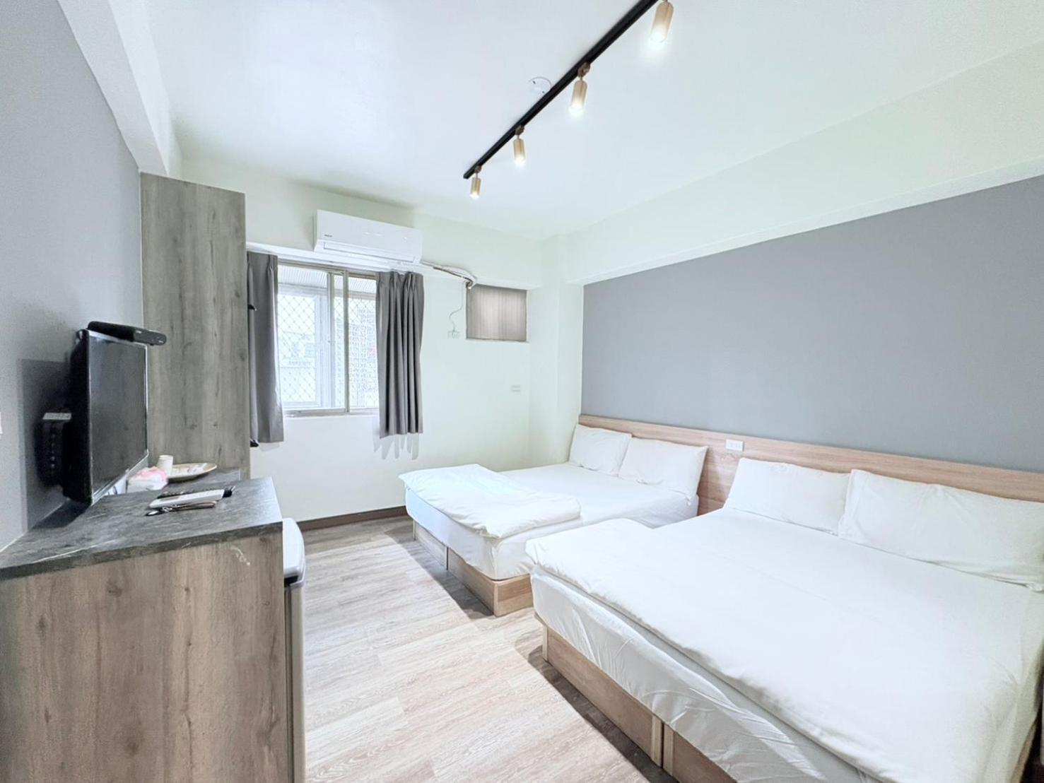 Fengjia Gift Box Homestay Тайчжун Экстерьер фото